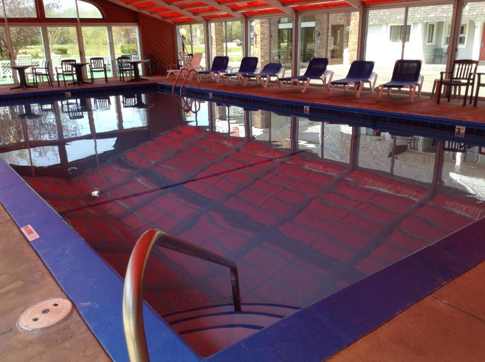 Days Inn by Wyndham Mackinaw City - Lakeview